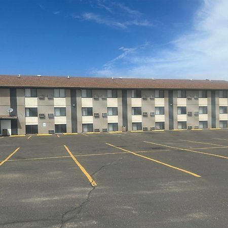 Super 8 By Wyndham Miles City Dış mekan fotoğraf