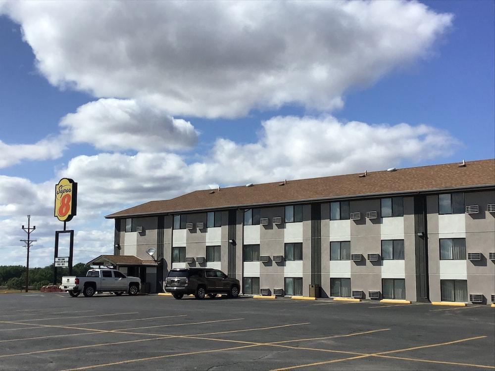 Super 8 By Wyndham Miles City Dış mekan fotoğraf