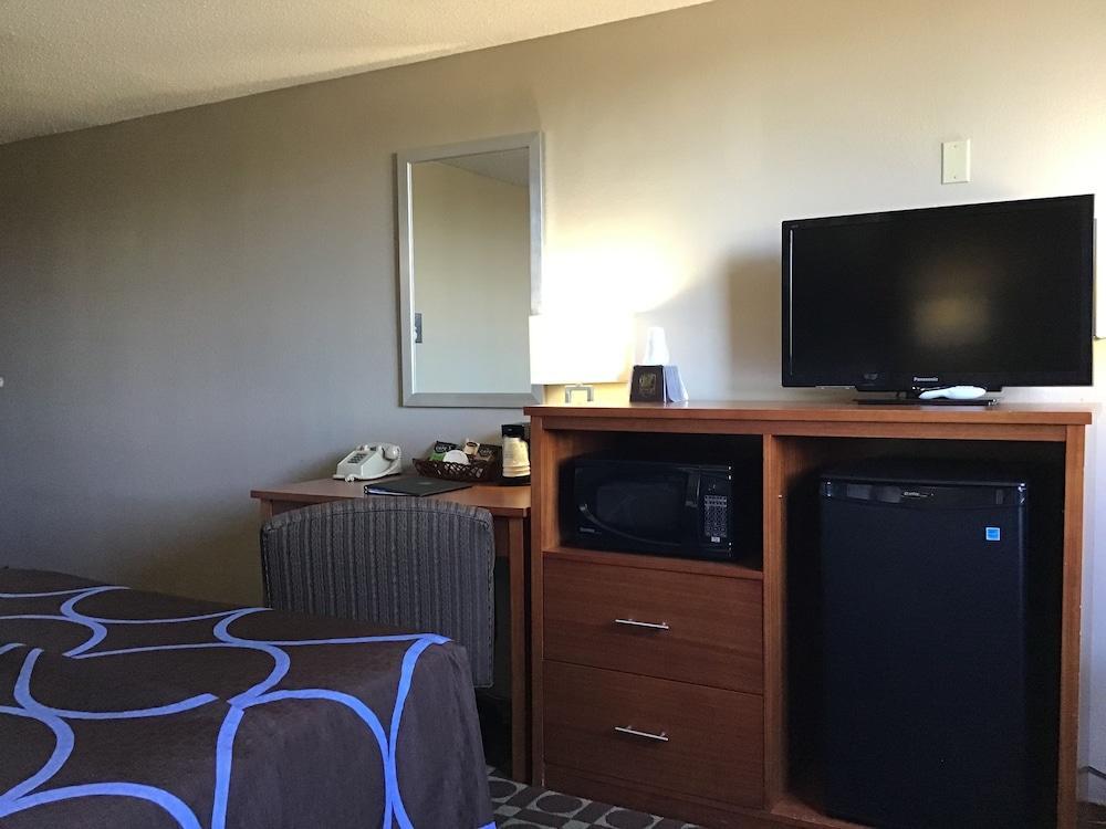 Super 8 By Wyndham Miles City Dış mekan fotoğraf