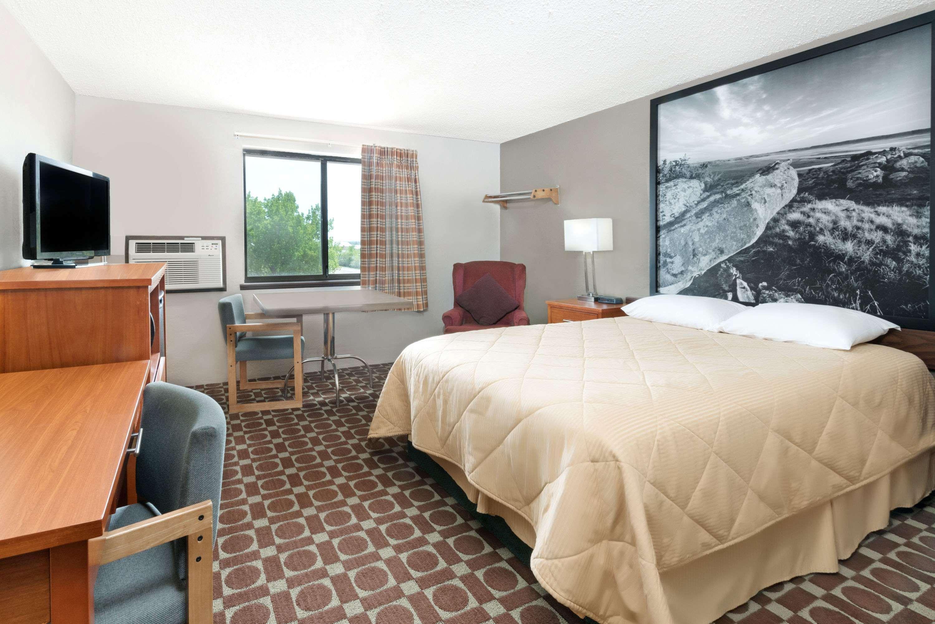 Super 8 By Wyndham Miles City Dış mekan fotoğraf