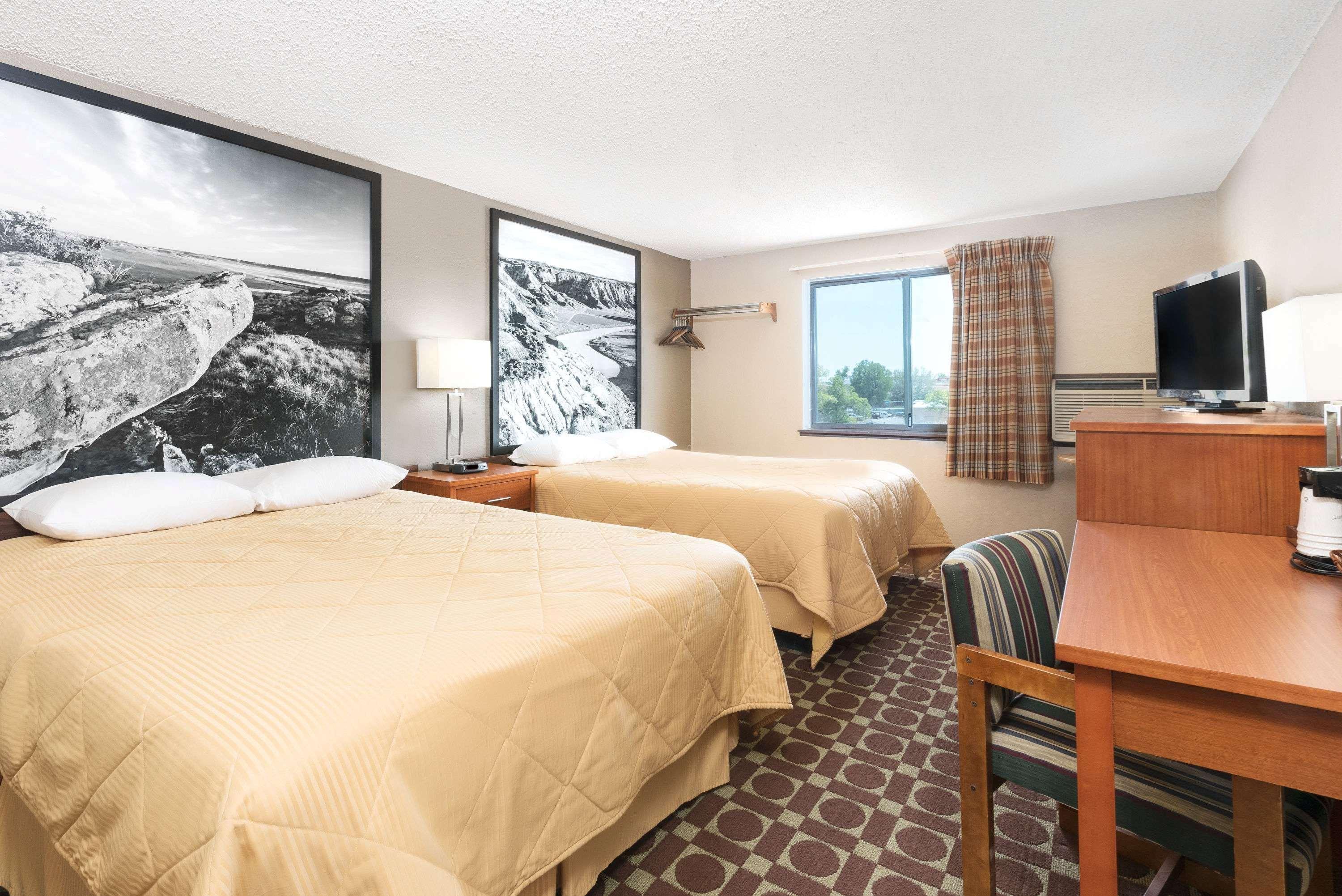 Super 8 By Wyndham Miles City Dış mekan fotoğraf