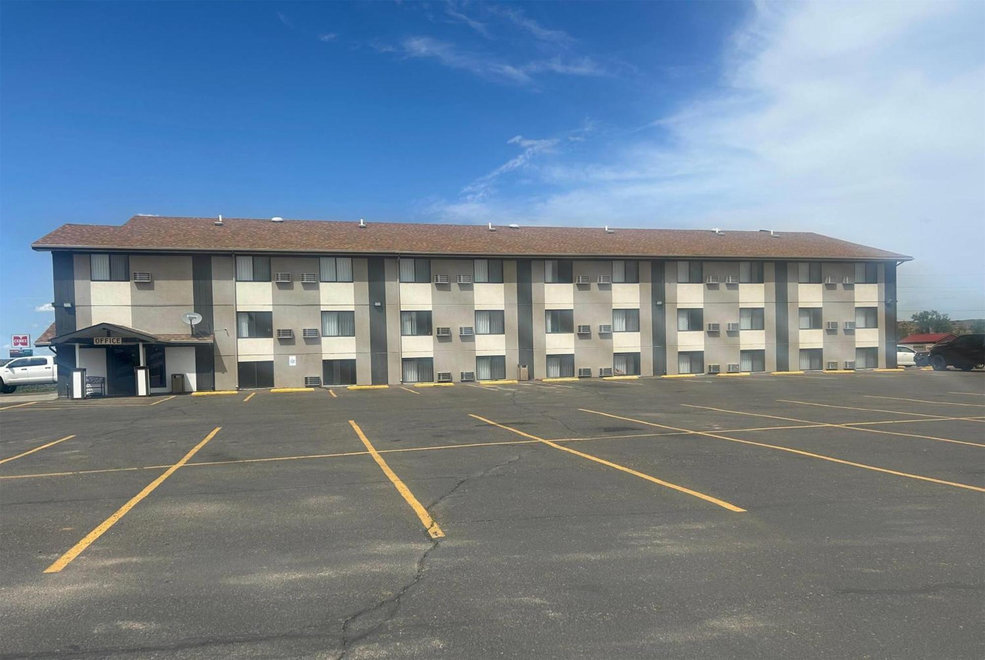 Super 8 By Wyndham Miles City Dış mekan fotoğraf